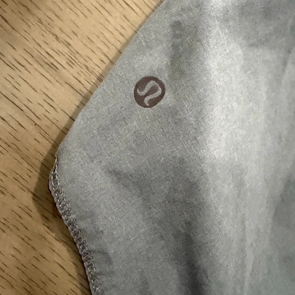 lululemon Women's Black Athletic Running revesible Shorts He lacks the shot.